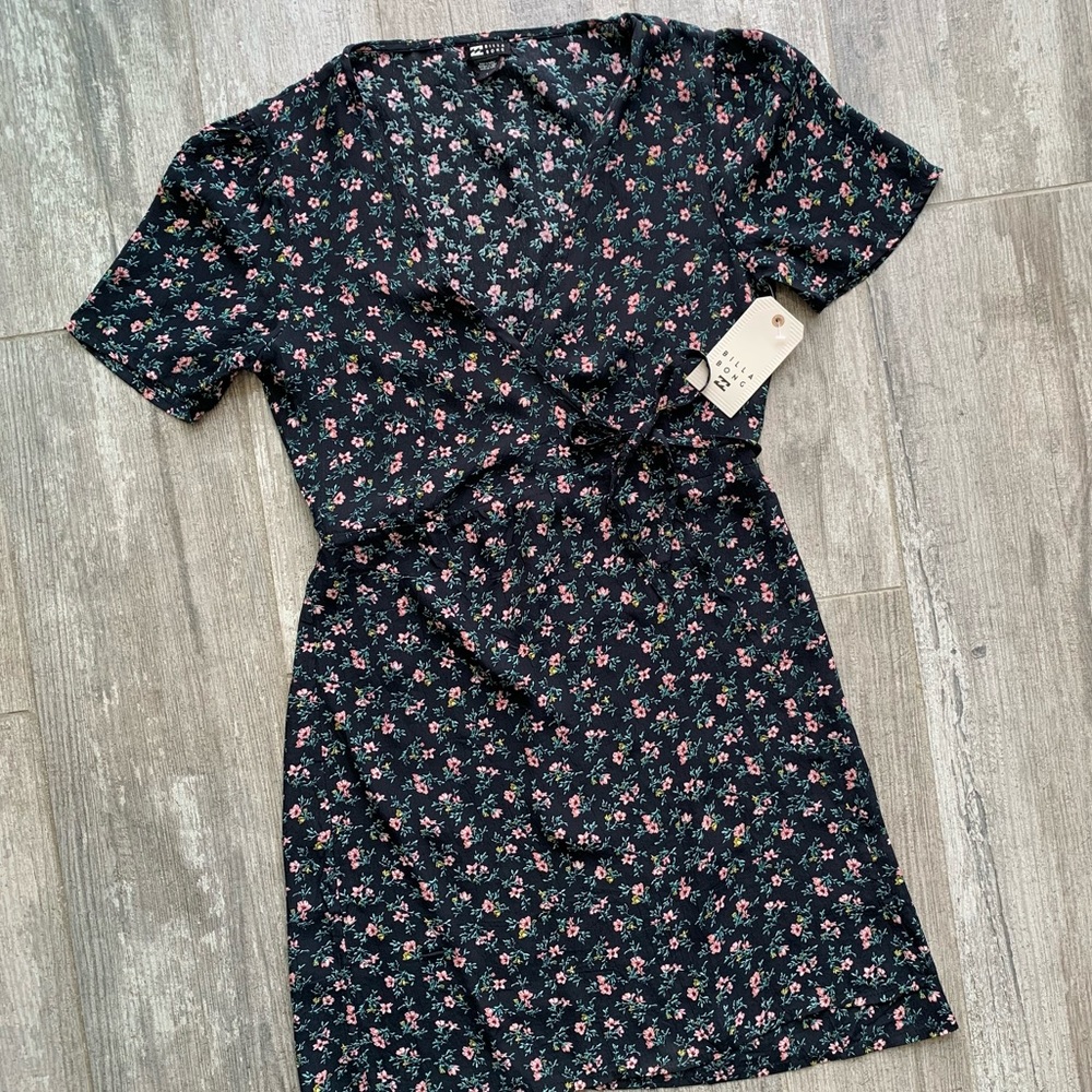 🔥🔥BILLABONG - BLOOM WRAP DRESS🔥🔥 - Picture 4 of 10